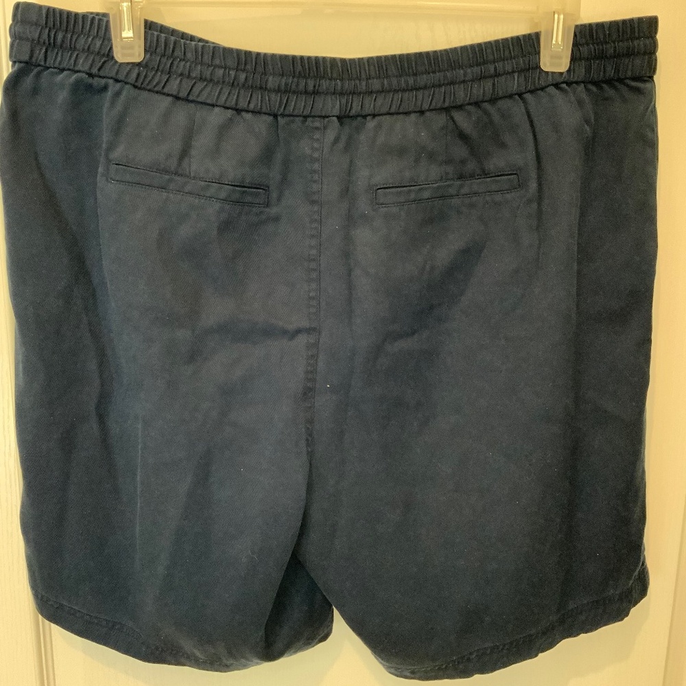 LAUREN BY RALPH LAUREN SZ 16 W EASY CARE NAVY SHORTS